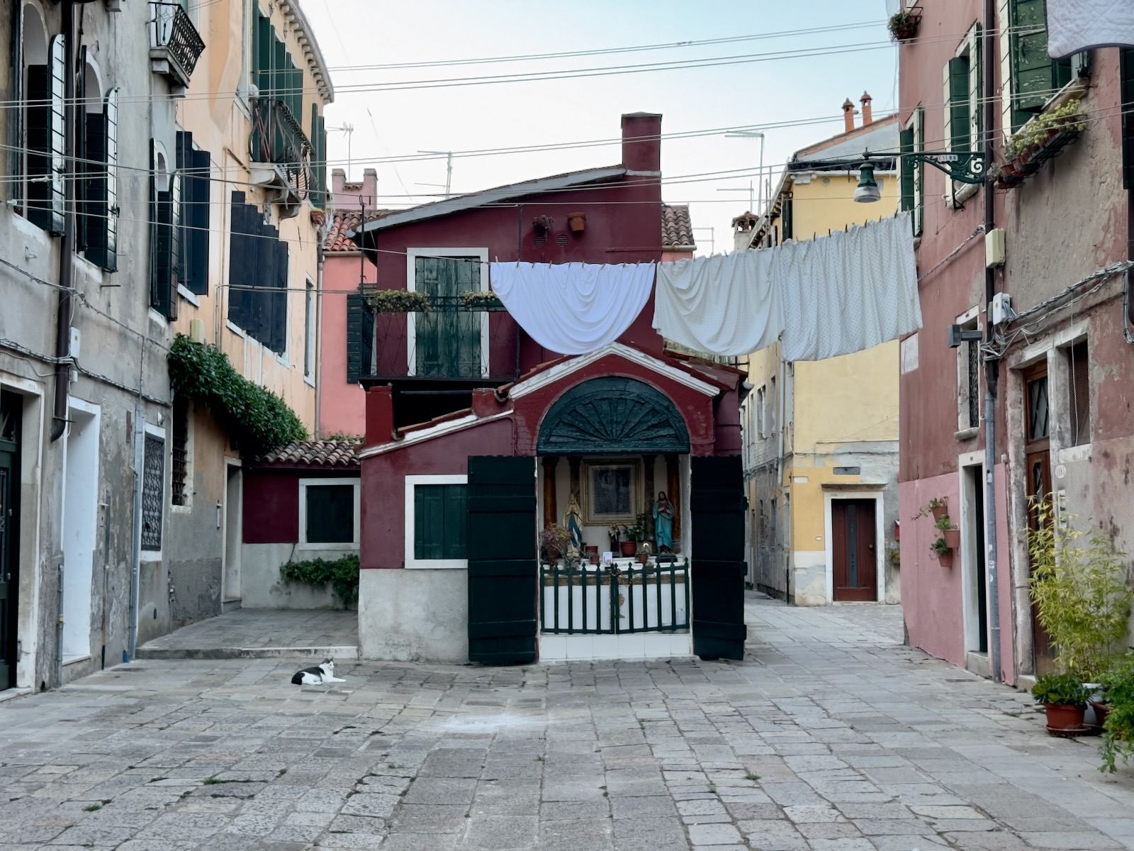 CORTI NASCOSTE IN VIA GARIBALDI